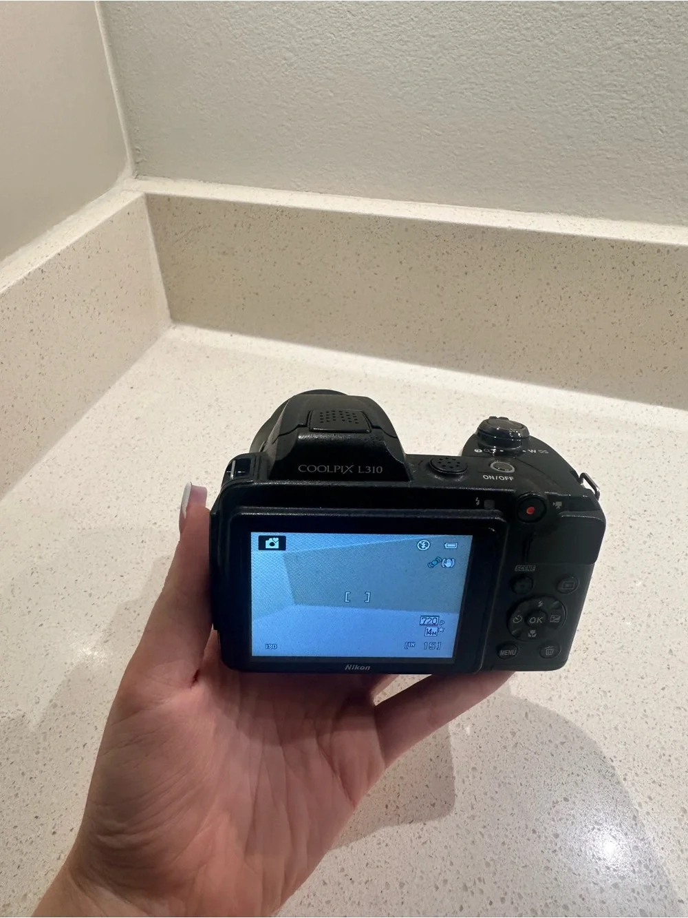 Nikon Coolpix L310, 21x optical zoom wide, Digital Camera with Flash